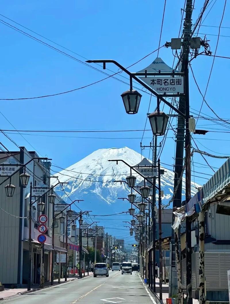 uni ikura don tokyo,Location and Ambiance