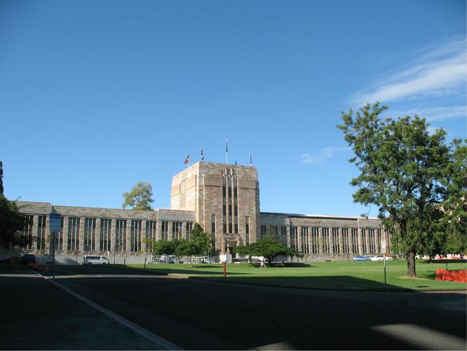 uni of queensland st lucia,Location and Surroundings