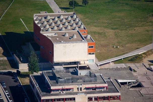 falmouth uni library,Location and Accessibility